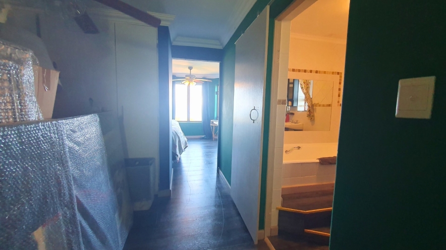 5 Bedroom Property for Sale in Herolds Bay Western Cape